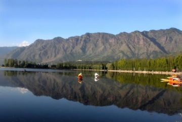 Heart-warming 9 Days Kashmir River Vacation Package