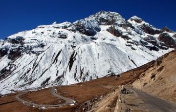 6 Days 5 Nights Kullu, Manali, RohtaangPass with Local Friends Trip Package