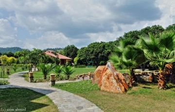 Family Getaway 6 Days 5 Nights Srinagar, Gulmarg and Pahalgam Tour Package