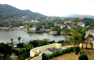 Amazing 5 Days 4 Nights Udaipur with Mount Abu Holiday Package