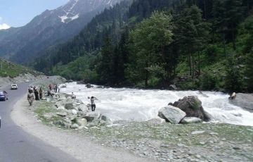Amazing 7 Days 6 Nights Srinagar, Pahalgam, Gulmarg with Sonmarg Tour Package