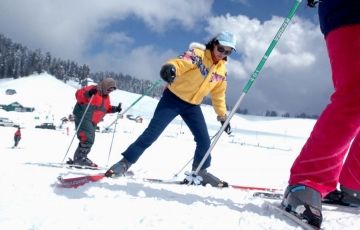 Ecstatic 5 Days 4 Nights Srinagar, Pahalgam, Gulmarg with Yusmarg Holiday Package