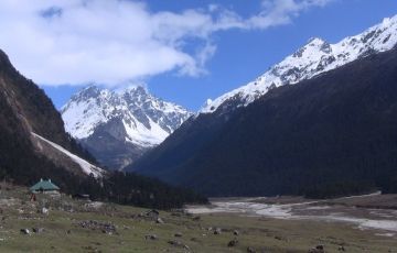 Amazing 5 Days 4 Nights Bagdogra, Gangtok and Darjeeling Tour Package