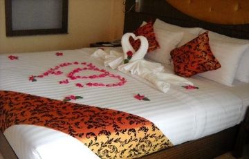 Ecstatic 5 Days 4 Nights Cochin, Munnar, Alleppey and Thekkady Holiday Package