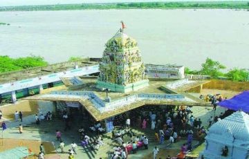 Heart-warming 2 Days 1 Night Shirdi Holiday Package