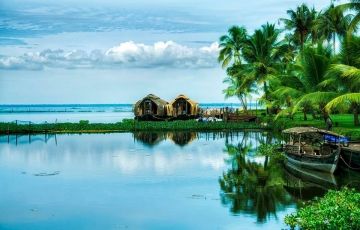 Experience 4 Days 3 Nights Munnar and Alleppey Holiday Package