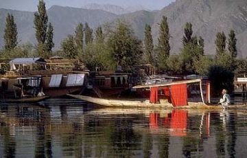 Family Getaway 4 Days 3 Nights Srinagar with Sonmarg Trip Package