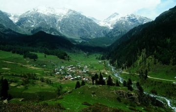 5 Days 4 Nights Gulmarg, Sonmarg with Pahalgam Holiday Package