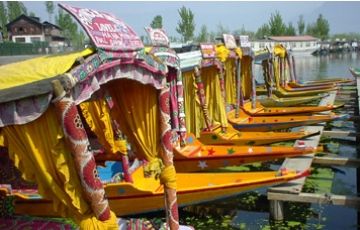 Family Getaway 6 Days 5 Nights Gulmarg, Srinagar, Pahalgam with Sonamarg Holiday Package