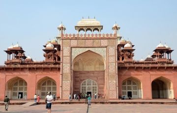 Beautiful Agra Tour Package for 2 Days 1 Night