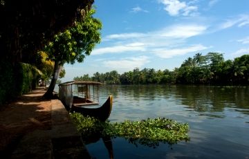 Family Getaway 4 Days 3 Nights Cochin, Alleppey and Thekkady Vacation Package