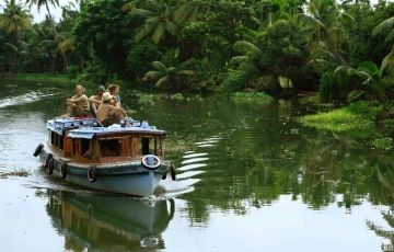 Pleasurable 6 Days 5 Nights Cochin, Munnar, Thekkady, Alleppey with Kerala Tour Package