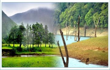 Memorable 5 Days 4 Nights Munnar, Alleppy with Thekkaddy Trip Package