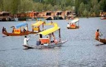 Amazing 5 Days 4 Nights Srinagar Holiday Package