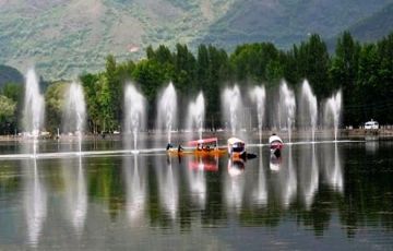 4 Days 3 Nights Srinagar, Gulmarg and Pahalgam Holiday Package