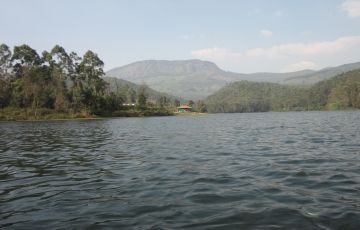 Kerala Tour- 5 Days 4 Nights Munnar, Thekady with Alleppey