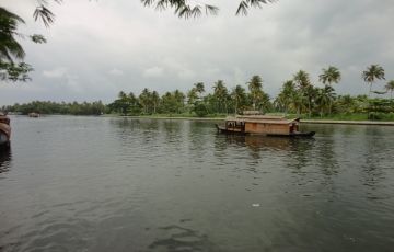 Kerala Tour- 5 Days 4 Nights Munnar, Thekady with Alleppey
