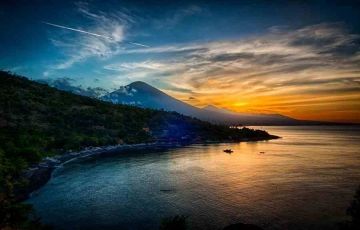 Beautiful 4 Days 3 Nights Bali, Uluwatu Temple and Sunset Dinner Cruise Vacation Package