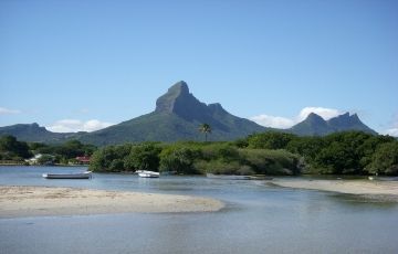 Ecstatic 5 Days 4 Nights North Island Tour, South Island Tour with Ile Aux Cerfs Island Tour Vacation Package