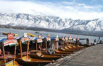 Amazing 6 Days 5 Nights Srinagar, Gulmarg with Pahalgam Tour Package