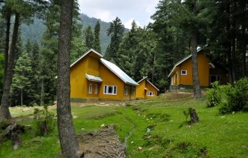 Pleasurable 4 Days 3 Nights Pahalgam and Srinagar Trip Package