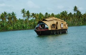 Memorable 7 Days 6 Nights Kovalam, Alleppey and Thekkady Vacation Package