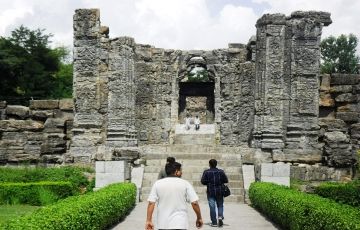 Family Getaway 6 Days 5 Nights Srinagar, Gulmarg with Sonmarg Vacation Package