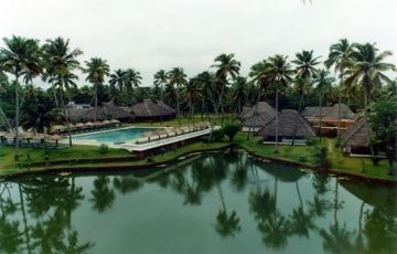 Family Getaway 2 Days 1 Night Alleppey with Kumarakom Tour Package