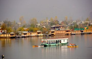 Family Getaway 4 Days 3 Nights Srinagar, Pahalgam with Kashmir Holiday Package