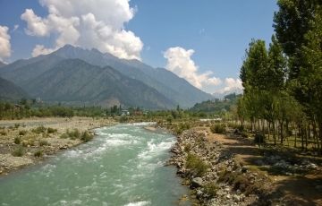 Memorable 4 Days 3 Nights Srinagar, Pahalgham and Gulmarg Trip Package