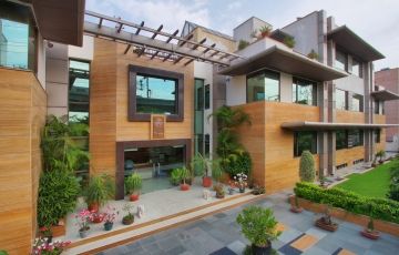 Heart-warming 2 Days 1 Night Gurgaon Vacation Package