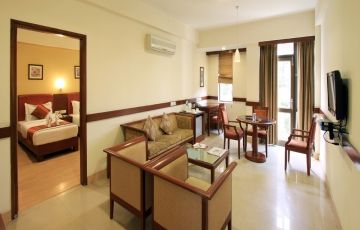 Heart-warming 2 Days 1 Night Gurgaon Vacation Package