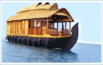 Best 8 Days 7 Nights Cochin, Munnar, Periyar, Alleppey with Kovalam Holiday Package