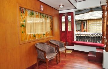 Ecstatic 2 Days 1 Night Alleppey with Cochin Trip Package