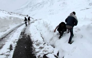 Best 5 Days 4 Nights Leh, Pangong Lake, Monasteries and Khardongla Pass Trip Package