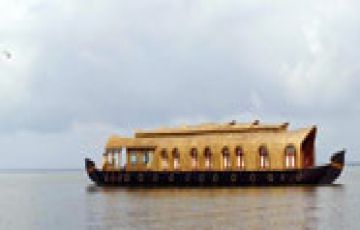 Best 5 Days 4 Nights Cochin, Munnar, Thekkady with Alleppey Tour Package