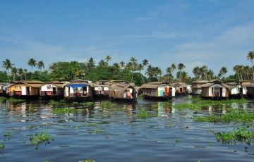 Best 6 Days 5 Nights Munnar, Thekkady and Alleppey Holiday Package