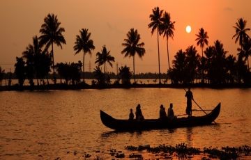 Amazing 7 Days 6 Nights Cochin, Munnar, Kovalam with Alleppey Vacation Package