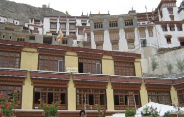 Beautiful 4 Days 3 Nights Srinagar, Gulmarg and Pahalgam Tour Package