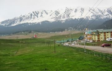 Beautiful 4 Days 3 Nights Srinagar, Gulmarg and Pahalgam Tour Package