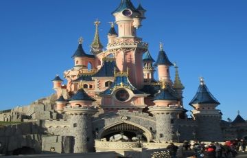 Family Getaway Disneyland Tour Package for 6 Days 5 Nights