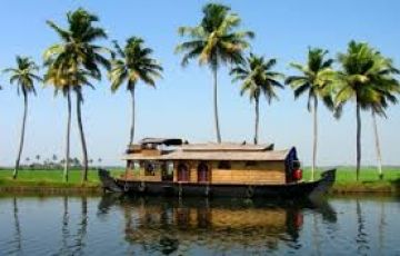 Ecstatic 5 Days 4 Nights Kochin, Thekkady, Munnar with Alleppey Holiday Package
