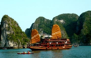 Pleasurable 9 Days 8 Nights Saigon, Hoiae, Hue, Hanoi and Halong Holiday Package