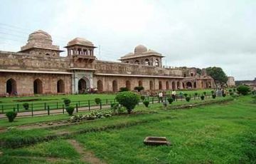 Pleasurable 14 Days 13 Nights Mandu Tour Package