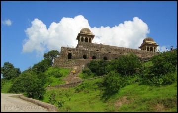 Pleasurable 14 Days 13 Nights Mandu Tour Package