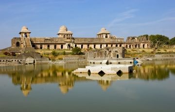 Pleasurable 14 Days 13 Nights Mandu Tour Package