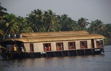 Experience 6 Days 5 Nights Cochin, Munnar, Thekkady with Alleppey Trip Package