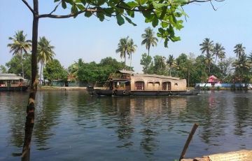 Magical 7 Days 6 Nights Munnar, Thekkady, Alappuzha with Kovalam Tour Package