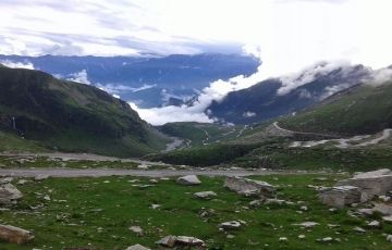 Family Getaway 6 Days 5 Nights Manali and Manikaran Trip Package