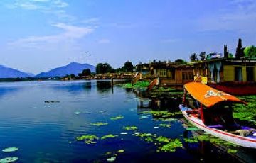 Ecstatic 4 Days 3 Nights Srinagar and Gulmarg Holiday Package